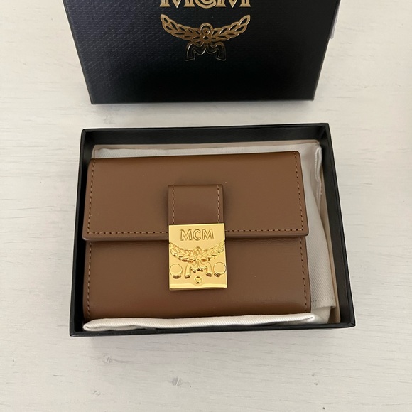 NWT MCM Patricia Logo Trifold Leather Wallet-Toffee - Picture 2 of 7